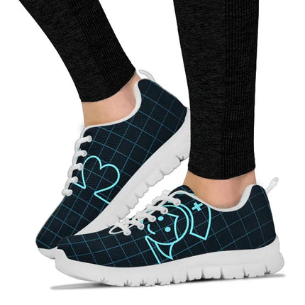 Czarne siateczkowe sneakersy pielęgniarskie z wizerunkiem pielęgniarki
