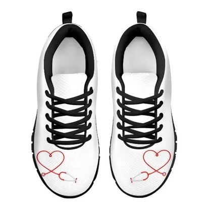 Białe sneakersy pielęgniarskie z czerwonym sercem