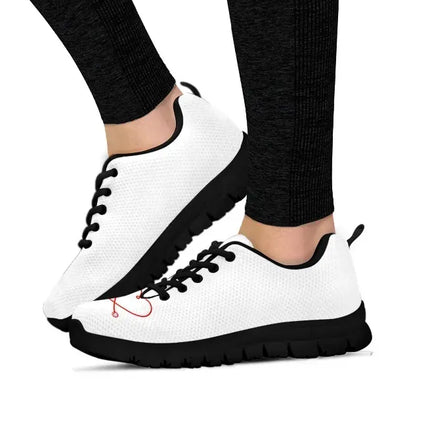 Białe sneakersy pielęgniarskie z czerwonym sercem