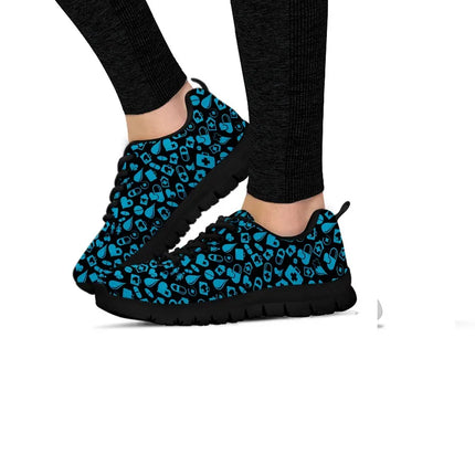 Sneakers da donna nere in mesh con grafiche mediche