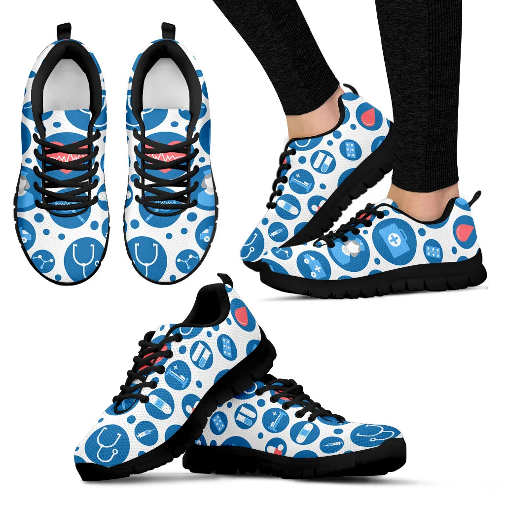 Weiße Mesh-Nurse-Turnschuhe für Damen 3 mit blau-weißen medizinischen Symbolen