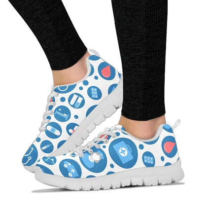 Damskie białe siateczkowe sneakersy pielęgniarskie 3 z niebiesko-białymi ikonami medycznymi